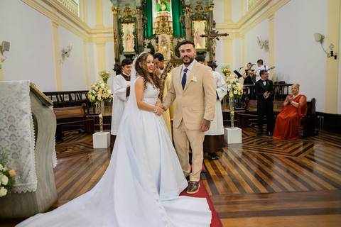 As melhores ideias e inspirações criativas de fotos de casamento registradas por fotógrafos profissionais de eventos da empresa Criativus Foto e Vídeo na Igreja Matriz Santa Ana: Fotos do momento da cerimônia'
