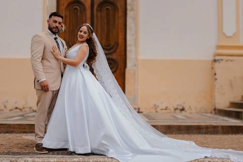 As melhores ideias e inspirações criativas de fotos de casamento registradas por fotógrafos profissionais de eventos da empresa Criativus Foto e Vídeo na Igreja Matriz Santa Ana: Fotos protocolares apenas os noivos na igreja'
