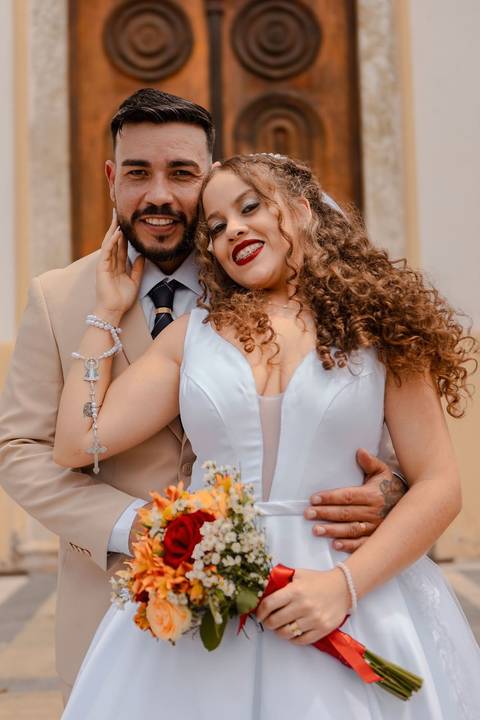 As melhores ideias e inspirações criativas de fotos de casamento registradas por fotógrafos profissionais de eventos da empresa Criativus Foto e Vídeo na Igreja Matriz Santa Ana: Fotos protocolares apenas os noivos na igreja'
