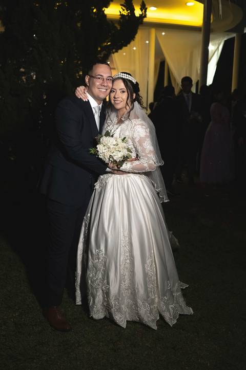 As melhores ideias e inspirações criativas de fotos de casamento registradas por fotógrafos profissionais de eventos da empresa Criativus Foto e Vídeo no Espaço Espaço Sausalito: Fotos protocolares dos noivos'