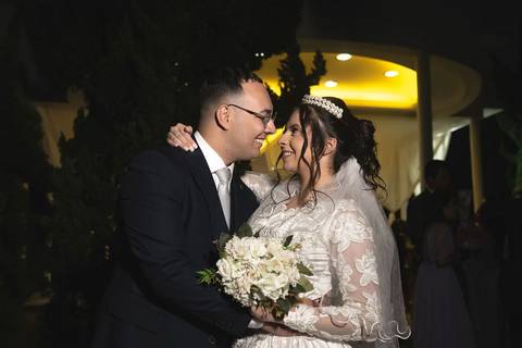 As melhores ideias e inspirações criativas de fotos de casamento registradas por fotógrafos profissionais de eventos da empresa Criativus Foto e Vídeo no Espaço Espaço Sausalito: Fotos protocolares dos noivos'