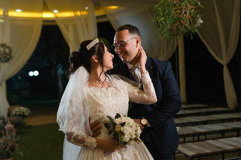 As melhores ideias e inspirações criativas de fotos de casamento registradas por fotógrafos profissionais de eventos da empresa Criativus Foto e Vídeo no Espaço Espaço Sausalito: Fotos protocolares dos noivos na cerimônia'