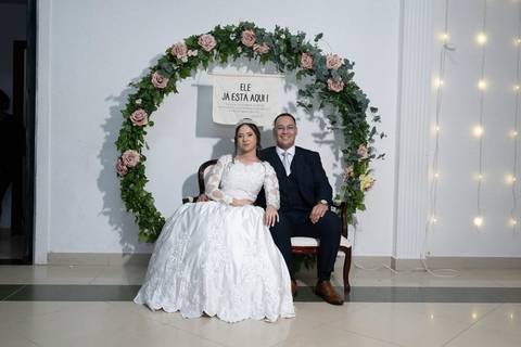 As melhores ideias e inspirações criativas de fotos de casamento registradas por fotógrafos profissionais de eventos da empresa Criativus Foto e Vídeo no Espaço Espaço Sausalito: Fotos dos noivos na festa'