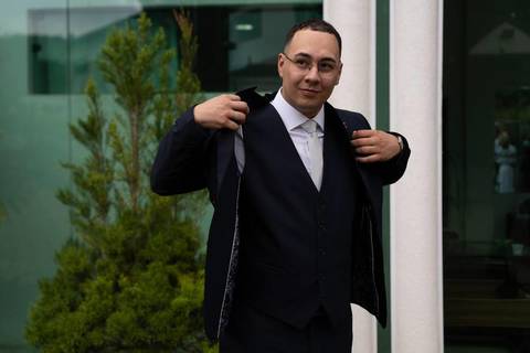 As melhores ideias e inspirações criativas de fotos de casamento registradas por fotógrafos profissionais de eventos da empresa Criativus Foto e Vídeo no Espaço Espaço Sausalito: Fotos do Making of do noivo'