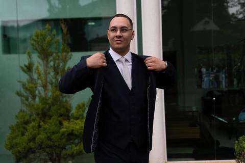 As melhores ideias e inspirações criativas de fotos de casamento registradas por fotógrafos profissionais de eventos da empresa Criativus Foto e Vídeo no Espaço Espaço Sausalito: Fotos do Making of do noivo'