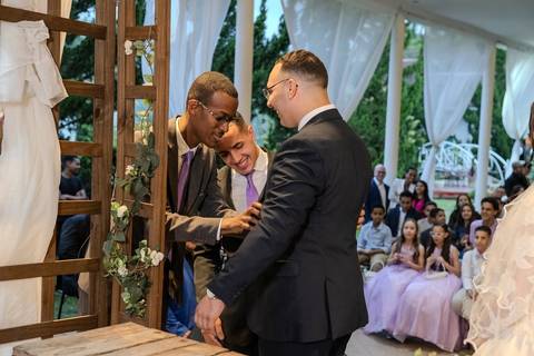 As melhores ideias e inspirações criativas de fotos de casamento registradas por fotógrafos profissionais de eventos da empresa Criativus Foto e Vídeo no Espaço Espaço Sausalito: Fotos do momento da cerimônia'