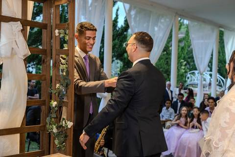 As melhores ideias e inspirações criativas de fotos de casamento registradas por fotógrafos profissionais de eventos da empresa Criativus Foto e Vídeo no Espaço Espaço Sausalito: Fotos do momento da cerimônia'