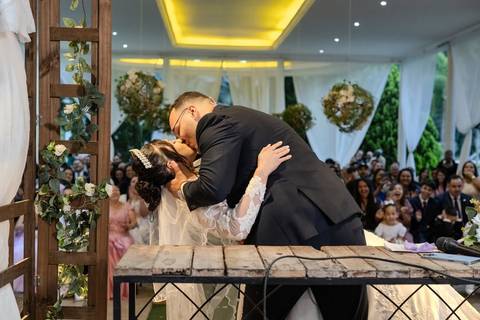 As melhores ideias e inspirações criativas de fotos de casamento registradas por fotógrafos profissionais de eventos da empresa Criativus Foto e Vídeo no Espaço Espaço Sausalito: Fotos do momento da cerimônia'