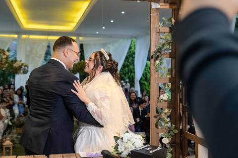As melhores ideias e inspirações criativas de fotos de casamento registradas por fotógrafos profissionais de eventos da empresa Criativus Foto e Vídeo no Espaço Espaço Sausalito: Fotos do momento da cerimônia'