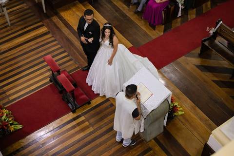As melhores ideias e inspirações criativas de fotos de casamento registradas por fotógrafos profissionais de eventos da empresa Criativus Foto e Vídeo na Igreja Matriz Santa Ana: Fotos do momentos da cerimônia'