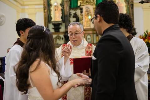 As melhores ideias e inspirações criativas de fotos de casamento registradas por fotógrafos profissionais de eventos da empresa Criativus Foto e Vídeo na Igreja Matriz Santa Ana: Fotos do momentos da cerimônia'