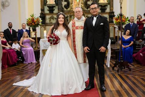 As melhores ideias e inspirações criativas de fotos de casamento registradas por fotógrafos profissionais de eventos da empresa Criativus Foto e Vídeo na Igreja Matriz Santa Ana: Fotos do momentos da cerimônia'