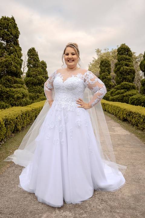 As melhores ideias e inspirações criativas de fotos de casamento registradas por fotógrafos profissionais de eventos da empresa Criativus Foto e Vídeo na Chácara na Granja Viana: fotos do making of da noiva'