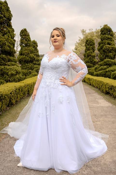 As melhores ideias e inspirações criativas de fotos de casamento registradas por fotógrafos profissionais de eventos da empresa Criativus Foto e Vídeo na Chácara na Granja Viana: fotos do making of da noiva'