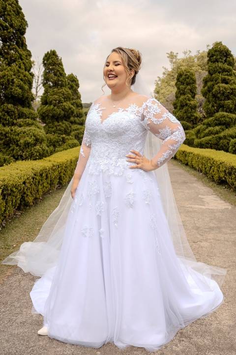 As melhores ideias e inspirações criativas de fotos de casamento registradas por fotógrafos profissionais de eventos da empresa Criativus Foto e Vídeo na Chácara na Granja Viana: fotos do making of da noiva'