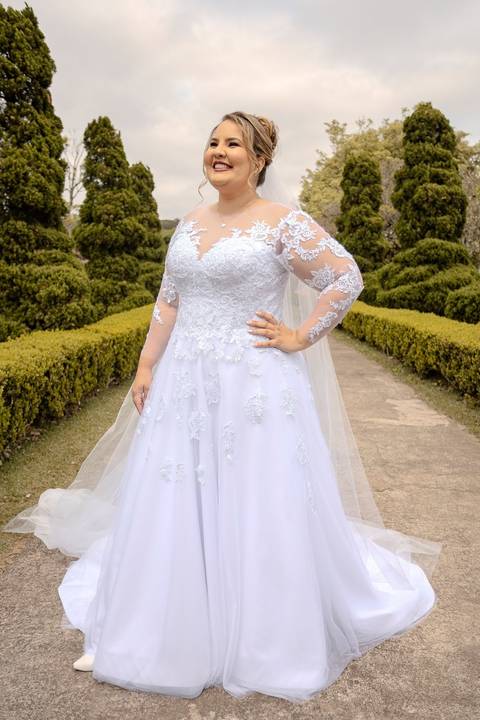 As melhores ideias e inspirações criativas de fotos de casamento registradas por fotógrafos profissionais de eventos da empresa Criativus Foto e Vídeo na Chácara na Granja Viana: fotos do making of da noiva'