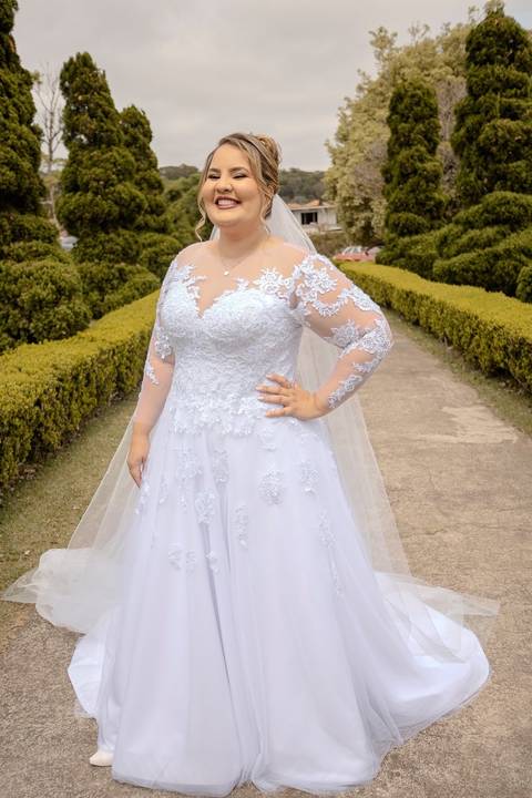 As melhores ideias e inspirações criativas de fotos de casamento registradas por fotógrafos profissionais de eventos da empresa Criativus Foto e Vídeo na Chácara na Granja Viana: fotos do making of da noiva'