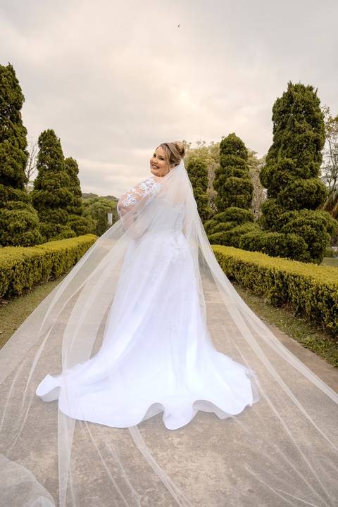 As melhores ideias e inspirações criativas de fotos de casamento registradas por fotógrafos profissionais de eventos da empresa Criativus Foto e Vídeo na Chácara na Granja Viana: fotos do making of da noiva'