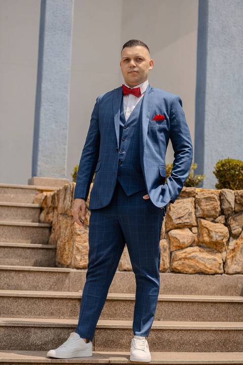 As melhores ideias e inspirações criativas de fotos de casamento registradas por fotógrafos profissionais de eventos da empresa Criativus Foto e Vídeo na Chácara na Granja Viana: fotos do making of do noivo'