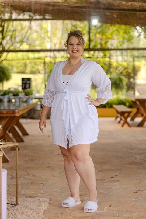 As melhores ideias e inspirações criativas de fotos de casamento registradas por fotógrafos profissionais de eventos da empresa Criativus Foto e Vídeo na Chácara na Granja Viana: fotos do making of da noiva'