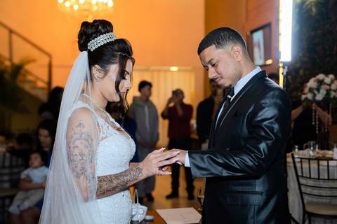 As melhores ideias e inspirações criativas de fotos de casamento registradas por fotógrafos profissionais de eventos da empresa Criativus Foto e Vídeo no Espaço Mariana Rui Barbosa: Fotos do momento da cerimônia'