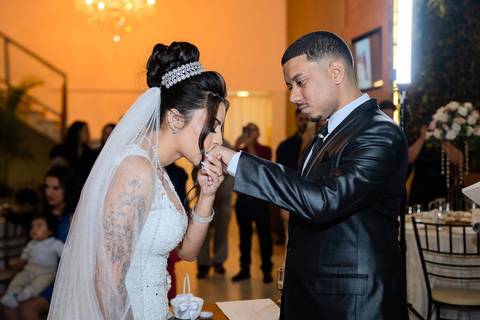 As melhores ideias e inspirações criativas de fotos de casamento registradas por fotógrafos profissionais de eventos da empresa Criativus Foto e Vídeo no Espaço Mariana Rui Barbosa: Fotos do momento da cerimônia'