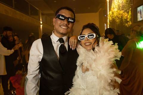 As melhores ideias e inspirações criativas de fotos de casamento registradas por fotógrafos profissionais de eventos da empresa Criativus Foto e Vídeo no Espaço Mariana Rui Barbosa: Fotos dos noivos na festa'