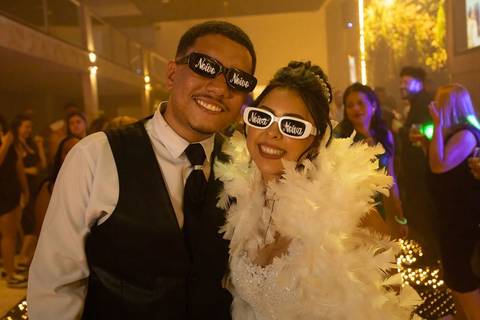 As melhores ideias e inspirações criativas de fotos de casamento registradas por fotógrafos profissionais de eventos da empresa Criativus Foto e Vídeo no Espaço Mariana Rui Barbosa: Fotos dos noivos na festa'