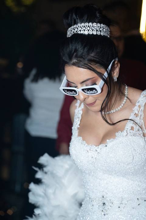 As melhores ideias e inspirações criativas de fotos de casamento registradas por fotógrafos profissionais de eventos da empresa Criativus Foto e Vídeo no Espaço Mariana Rui Barbosa: Fotos dos noivos na festa'