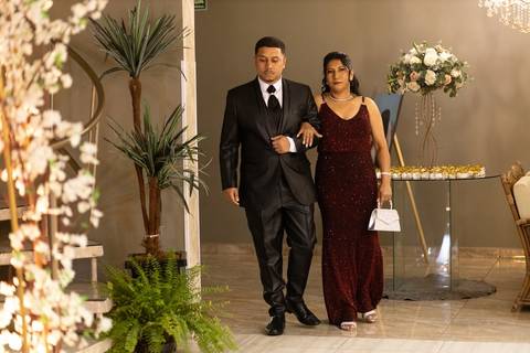 As melhores ideias e inspirações criativas de fotos de casamento registradas por fotógrafos profissionais de eventos da empresa Criativus Foto e Vídeo no Espaço Mariana Rui Barbosa: Fotos da entrada do noivo na cerimônia'