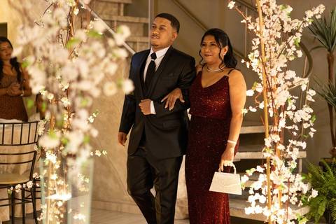 As melhores ideias e inspirações criativas de fotos de casamento registradas por fotógrafos profissionais de eventos da empresa Criativus Foto e Vídeo no Espaço Mariana Rui Barbosa: Fotos da entrada do noivo na cerimônia'