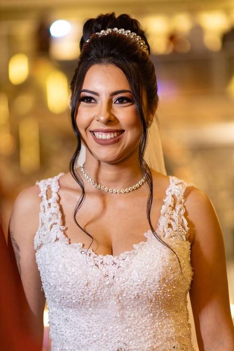 As melhores ideias e inspirações criativas de fotos de casamento registradas por fotógrafos profissionais de eventos da empresa Criativus Foto e Vídeo no Espaço Mariana Rui Barbosa: Fotos da entrada da noiva na cerimônia'
