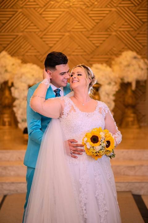 As melhores ideias e inspirações criativas de fotos de casamento registradas por fotógrafos profissionais de eventos da empresa Criativus Foto e Vídeo no Espaço Buffet Montello: Fotos protocolares dos noivos na cerimônia '