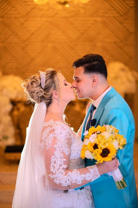 As melhores ideias e inspirações criativas de fotos de casamento registradas por fotógrafos profissionais de eventos da empresa Criativus Foto e Vídeo no Espaço Buffet Montello: Fotos protocolares dos noivos na cerimônia '