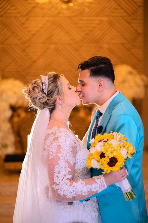 As melhores ideias e inspirações criativas de fotos de casamento registradas por fotógrafos profissionais de eventos da empresa Criativus Foto e Vídeo no Espaço Buffet Montello: Fotos protocolares dos noivos na cerimônia '