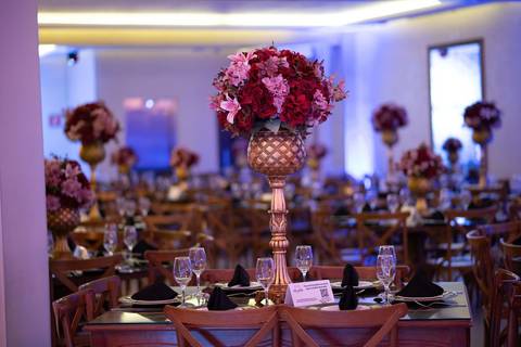 As melhores ideias e inspirações criativas de fotos de casamento registradas por fotógrafos profissionais de eventos da empresa Criativus Foto e Vídeo no Espaço Buffet Montello: Fotos da decoração'