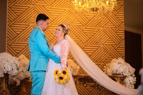 As melhores ideias e inspirações criativas de fotos de casamento registradas por fotógrafos profissionais de eventos da empresa Criativus Foto e Vídeo no Espaço Buffet Montello: Fotos protocolares dos noivos na cerimônia '