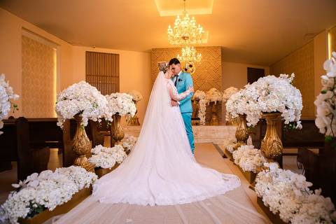 As melhores ideias e inspirações criativas de fotos de casamento registradas por fotógrafos profissionais de eventos da empresa Criativus Foto e Vídeo no Espaço Buffet Montello: Fotos protocolares dos noivos na cerimônia '