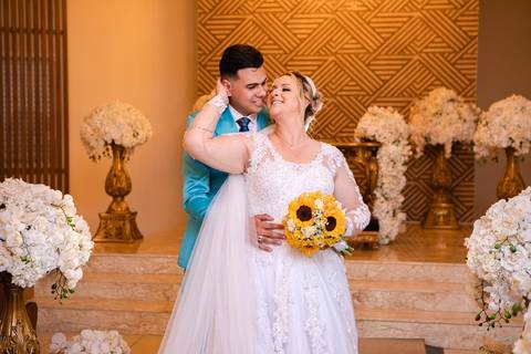 As melhores ideias e inspirações criativas de fotos de casamento registradas por fotógrafos profissionais de eventos da empresa Criativus Foto e Vídeo no Espaço Buffet Montello: Fotos protocolares dos noivos na cerimônia '