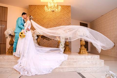 As melhores ideias e inspirações criativas de fotos de casamento registradas por fotógrafos profissionais de eventos da empresa Criativus Foto e Vídeo no Espaço Buffet Montello: Fotos protocolares dos noivos na cerimônia '