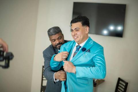 As melhores ideias e inspirações criativas de fotos de casamento registradas por fotógrafos profissionais de eventos da empresa Criativus Foto e Vídeo no Espaço Buffet Montello: Fotos do making of do noivo'