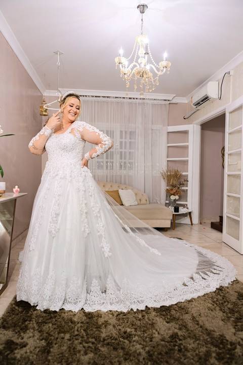 As melhores ideias e inspirações criativas de fotos de casamento registradas por fotógrafos profissionais de eventos da empresa Criativus Foto e Vídeo no salão: Fotos do Making of da noiva'