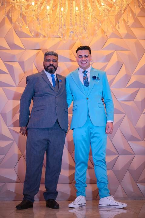 As melhores ideias e inspirações criativas de fotos de casamento registradas por fotógrafos profissionais de eventos da empresa Criativus Foto e Vídeo no Espaço Buffet Montello: Fotos do making of do noivo'