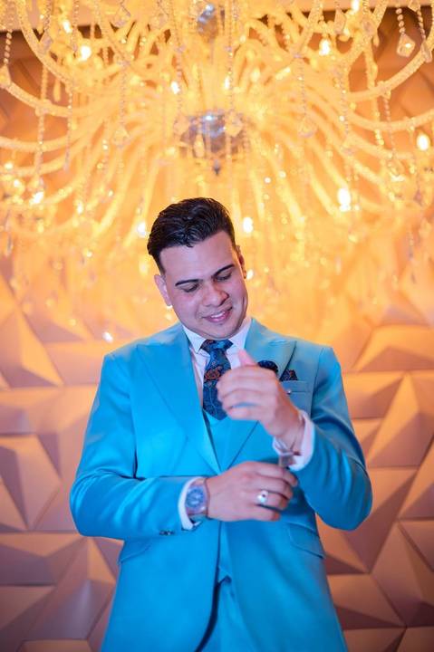 As melhores ideias e inspirações criativas de fotos de casamento registradas por fotógrafos profissionais de eventos da empresa Criativus Foto e Vídeo no Espaço Buffet Montello: Fotos do making of do noivo'