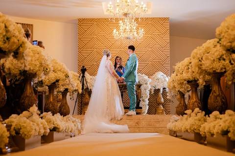 As melhores ideias e inspirações criativas de fotos de casamento registradas por fotógrafos profissionais de eventos da empresa Criativus Foto e Vídeo no Espaço Buffet Montello: Fotos do momento da cerimônia'