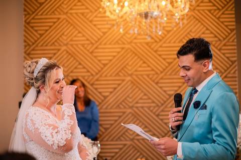 As melhores ideias e inspirações criativas de fotos de casamento registradas por fotógrafos profissionais de eventos da empresa Criativus Foto e Vídeo no Espaço Buffet Montello: Fotos do momento da cerimônia'