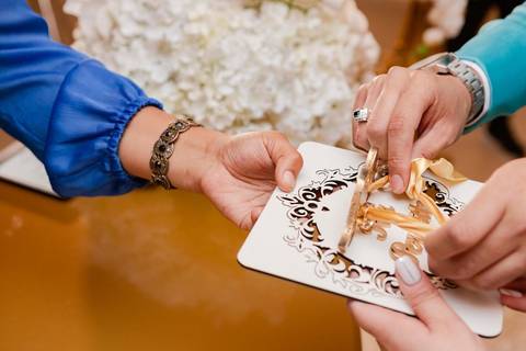 As melhores ideias e inspirações criativas de fotos de casamento registradas por fotógrafos profissionais de eventos da empresa Criativus Foto e Vídeo no Espaço Buffet Montello: Fotos do momento da cerimônia'