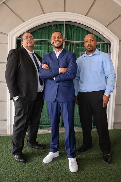 As melhores ideias e inspirações criativas de fotos de casamento civil registradas por fotógrafos profissionais de eventos da empresa Criativus Foto e Vídeo no Cartório do Jardim São Luiz'