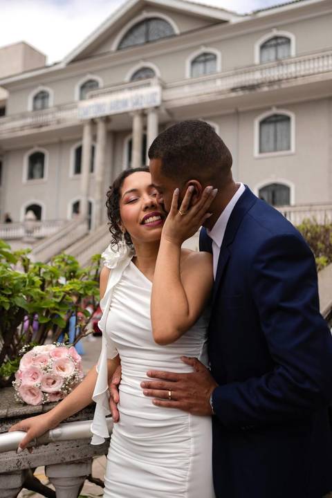 As melhores ideias e inspirações criativas de fotos de casamento civil registradas por fotógrafos profissionais de eventos da empresa Criativus Foto e Vídeo no Cartório do Jardim São Luiz'