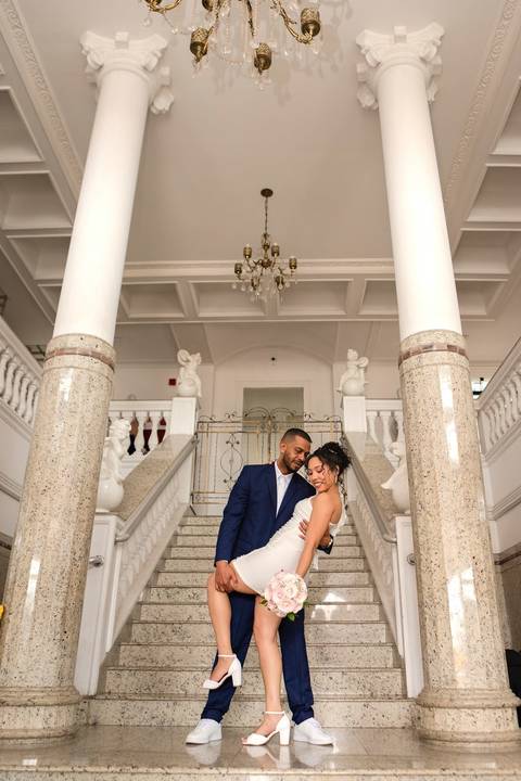 As melhores ideias e inspirações criativas de fotos de casamento civil registradas por fotógrafos profissionais de eventos da empresa Criativus Foto e Vídeo no Cartório do Jardim São Luiz'